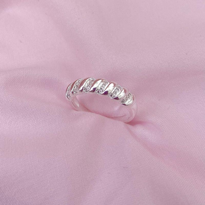 Anel Waves Zircônias Prata