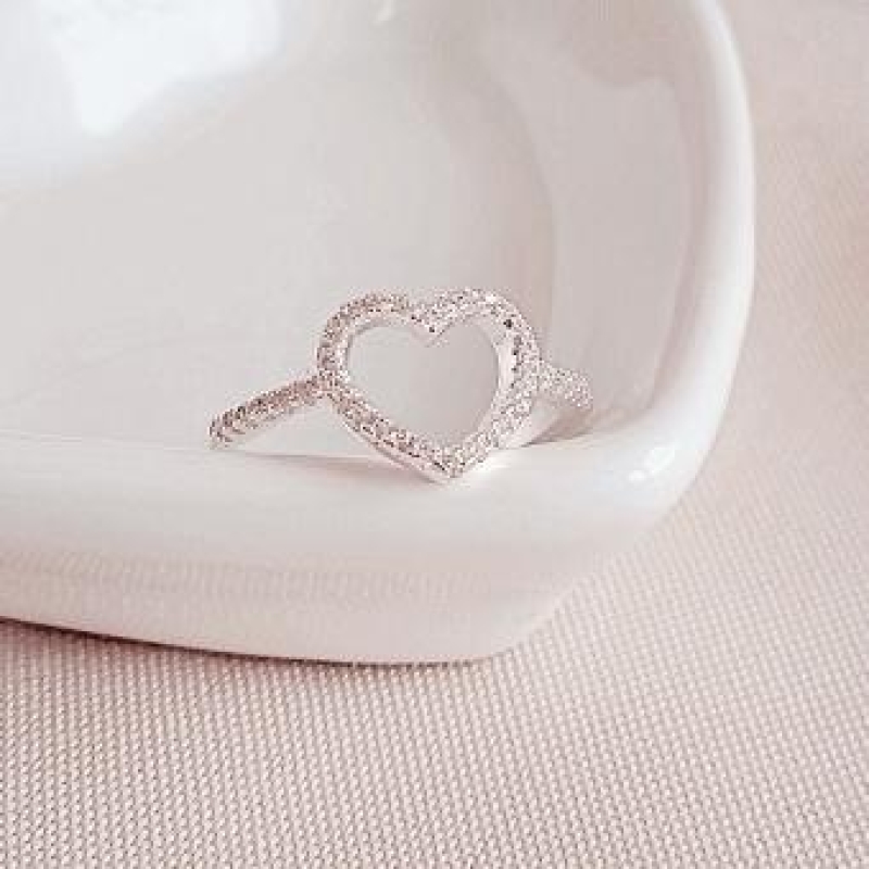 Anel Coração Vazado Zirconias Prata