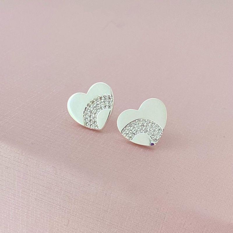 Brinco Coração Cravejado Arco Cristal Prata