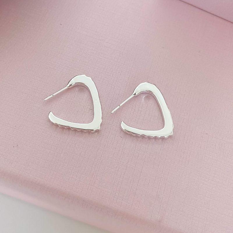 Brinco Argola V Zirconias Prata